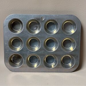 Vintage COMET Aluminum 12 
Mini Cupcake Baking Pan, Made in USA